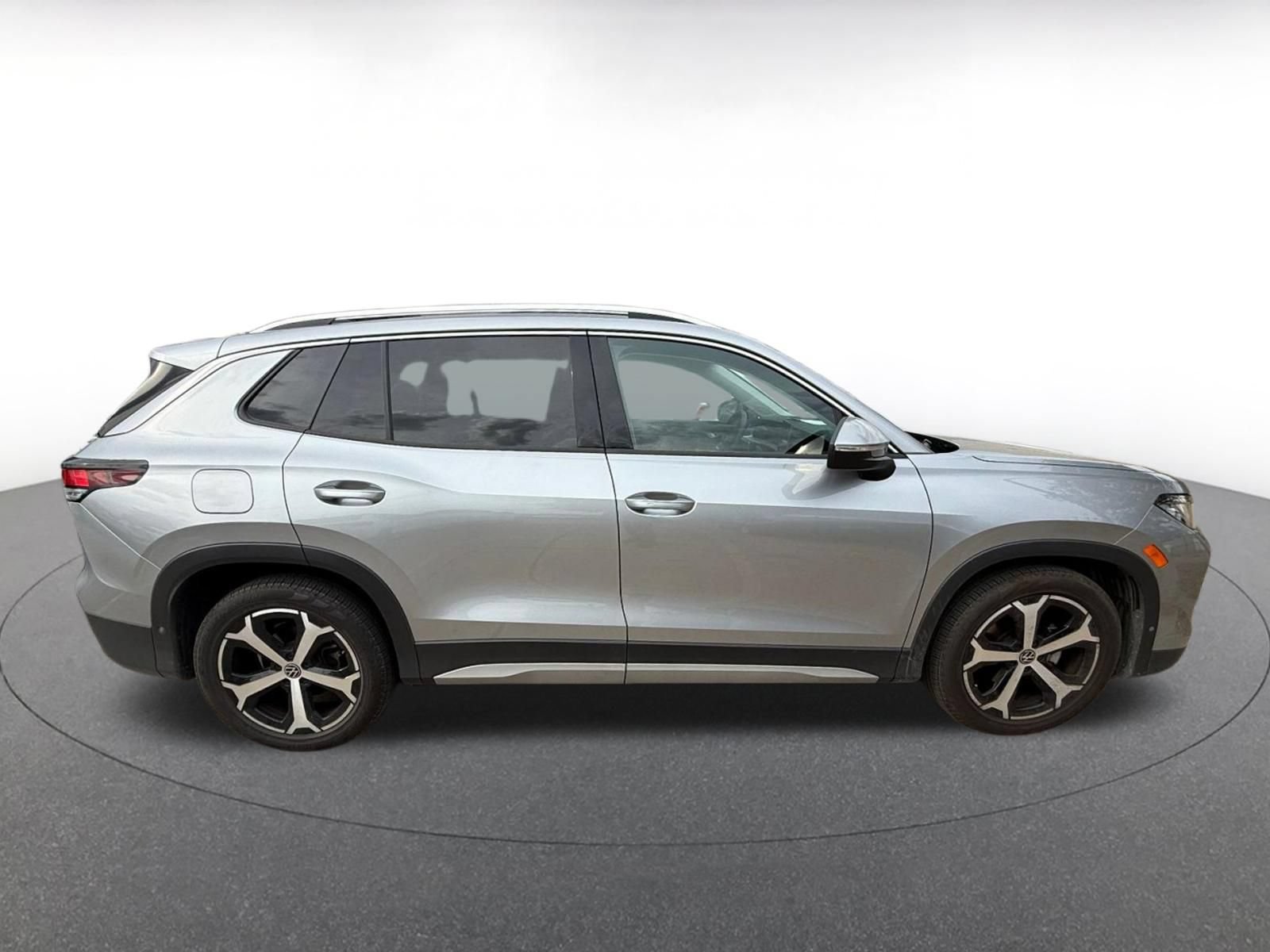 Used 2026 Volkswagen Tiguan SE FWD image 6