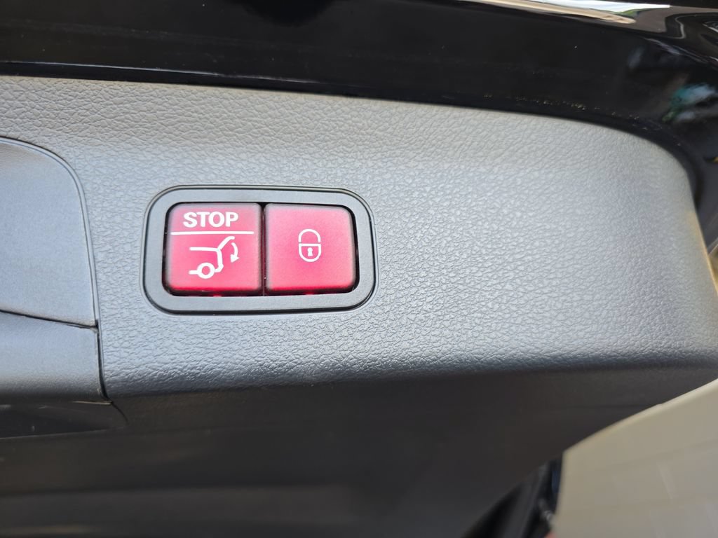 Used 2024 Mercedes-Benz GLS 450 4MATIC image 17