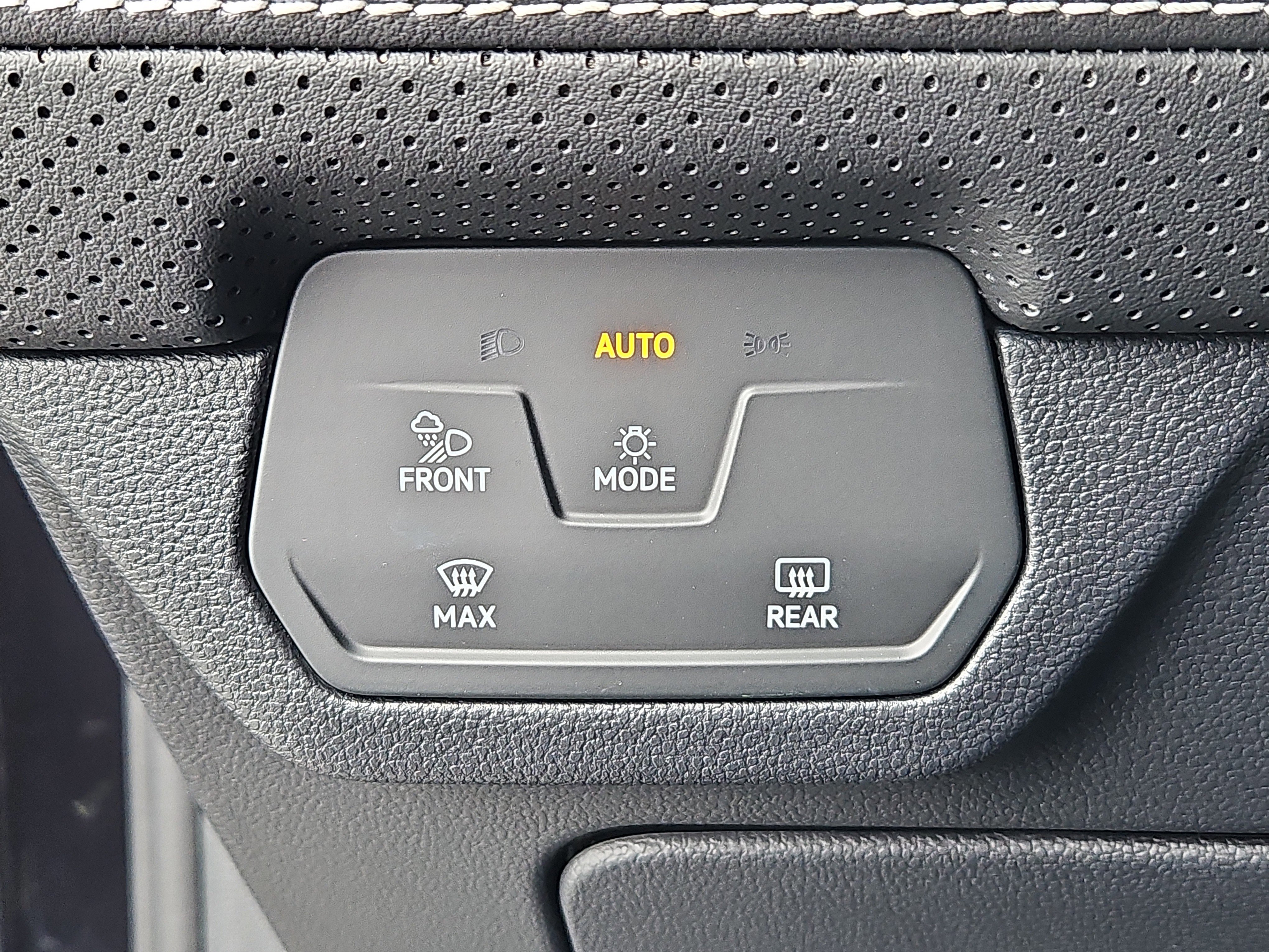 New 2026 Volkswagen Atlas SE image 9