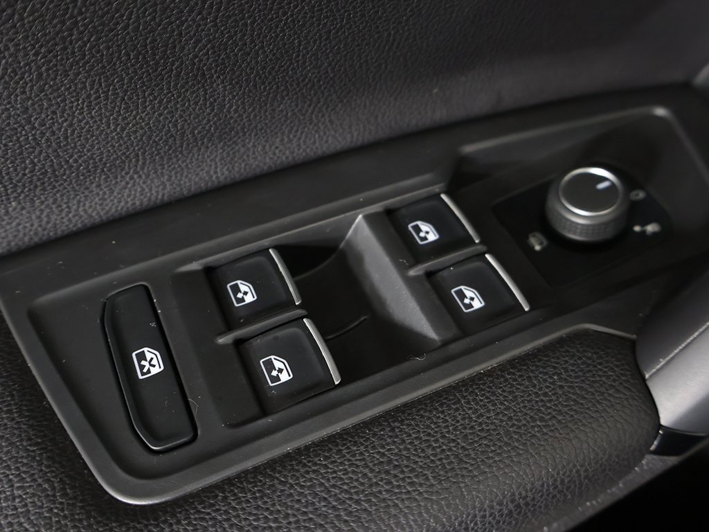 Used 2019 Volkswagen Tiguan SE w/ Panoramic Sunroof Package image 37