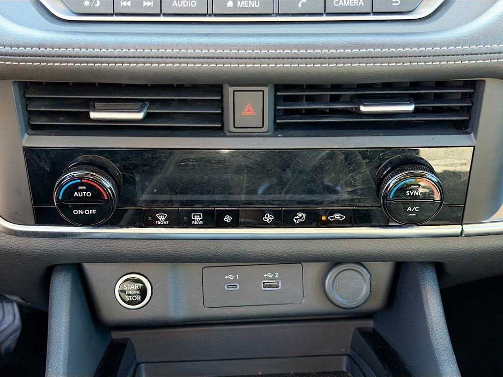 Used 2023 Nissan Rogue SV image 34