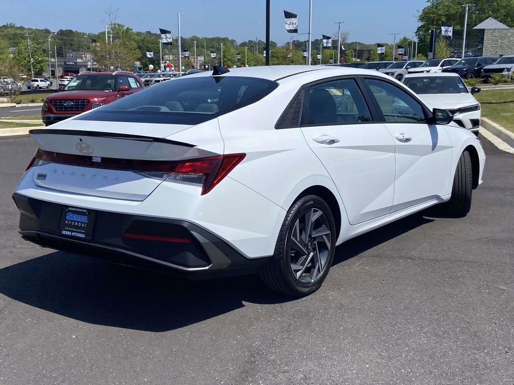 Used 2025 Hyundai Elantra Sport image 3