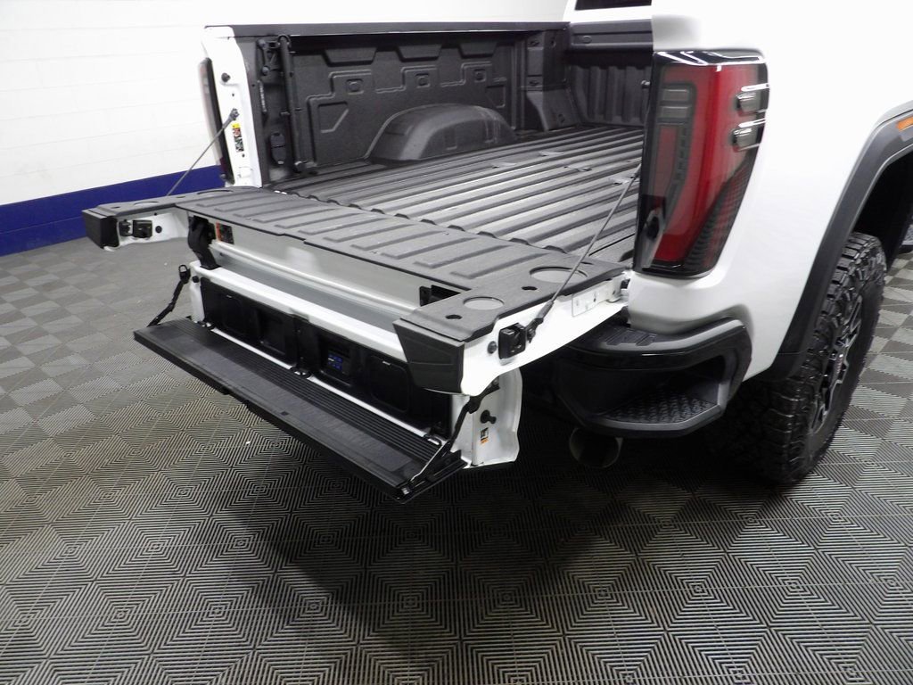 Used 2025 GMC Sierra 2500 AT4X image 43
