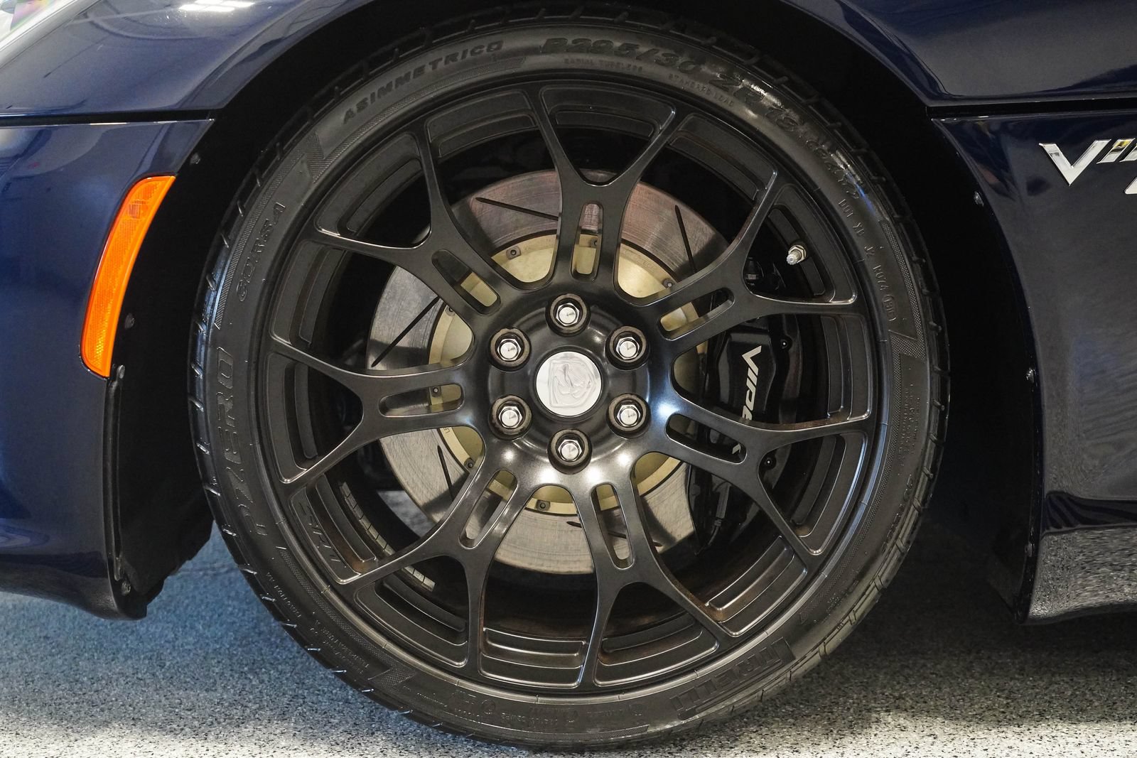 Used 2017 Dodge Viper GTC w/ GTS Interior Package RWD image 8