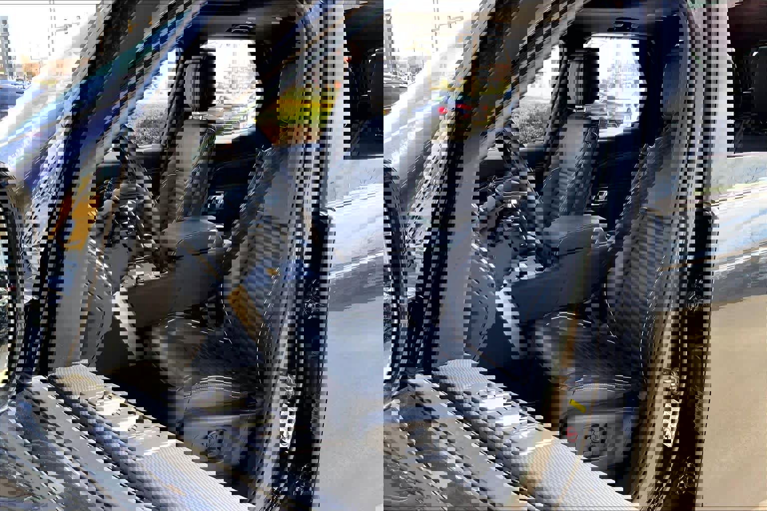 Used 2023 Land Rover Discovery Metropolitan Edition image 9