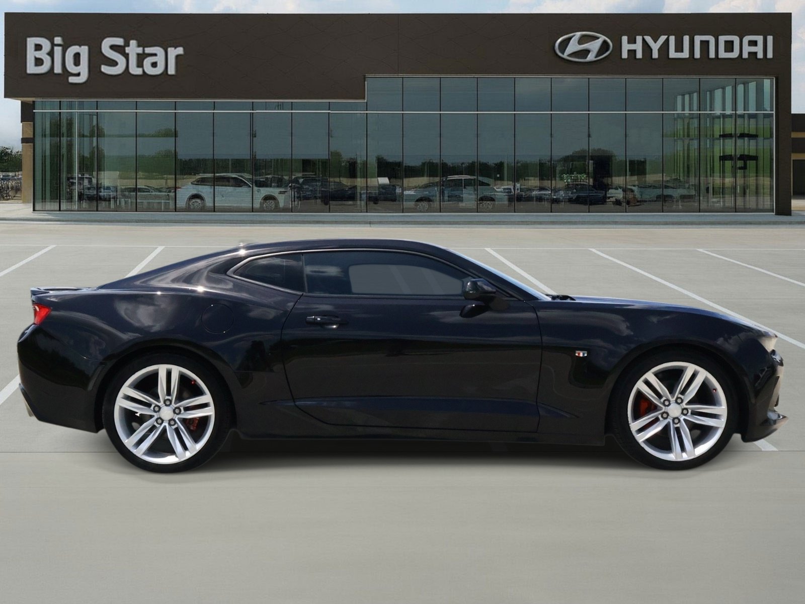 Used 2017 Chevrolet Camaro LT RWD image 5