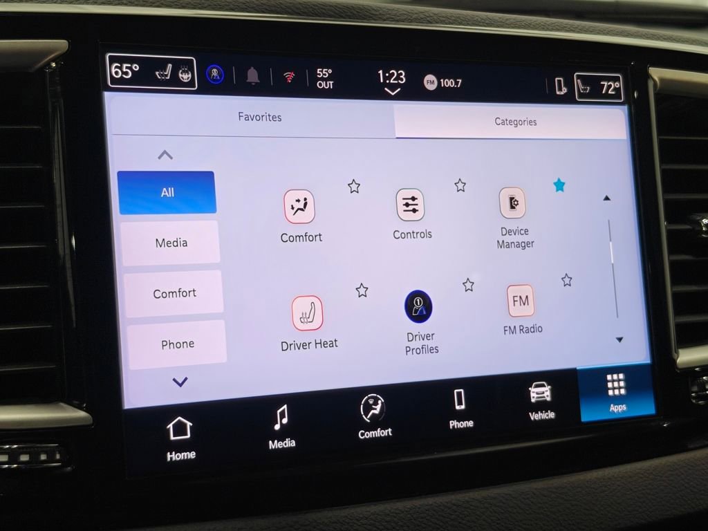 Used 2025 Chrysler Pacifica Select image 43