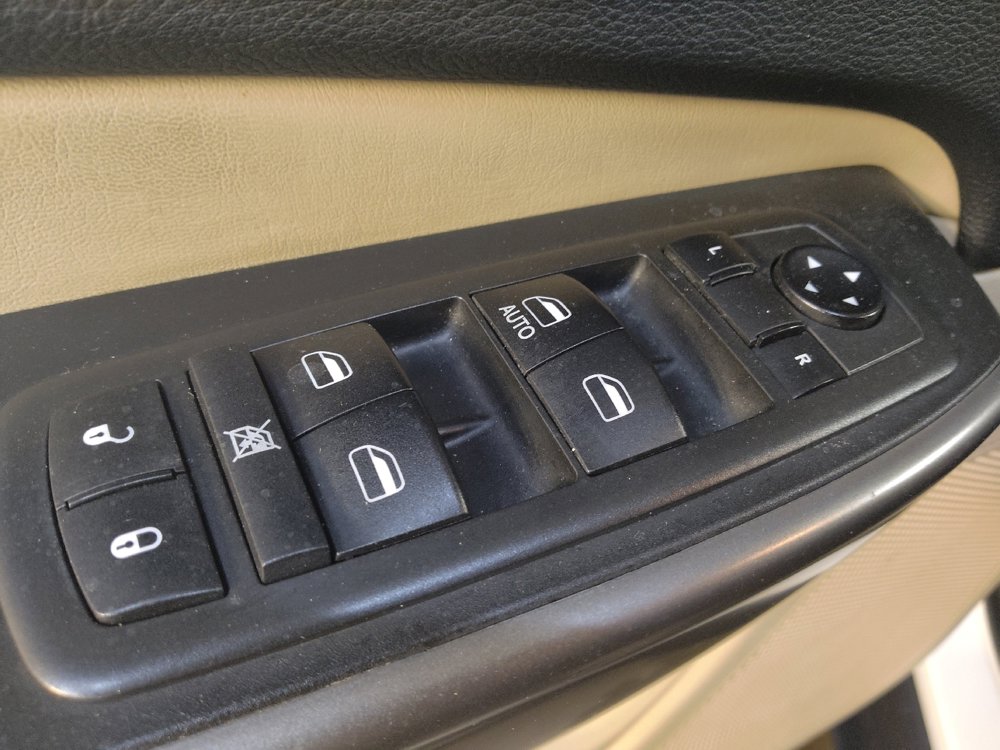 Used 2019 Jeep Cherokee Latitude w/ Popular Appearance Group image 27