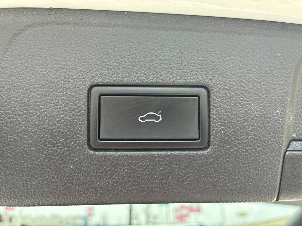 Used 2023 Volkswagen Atlas SE w/ Panoramic Sunroof Package FWD image 8