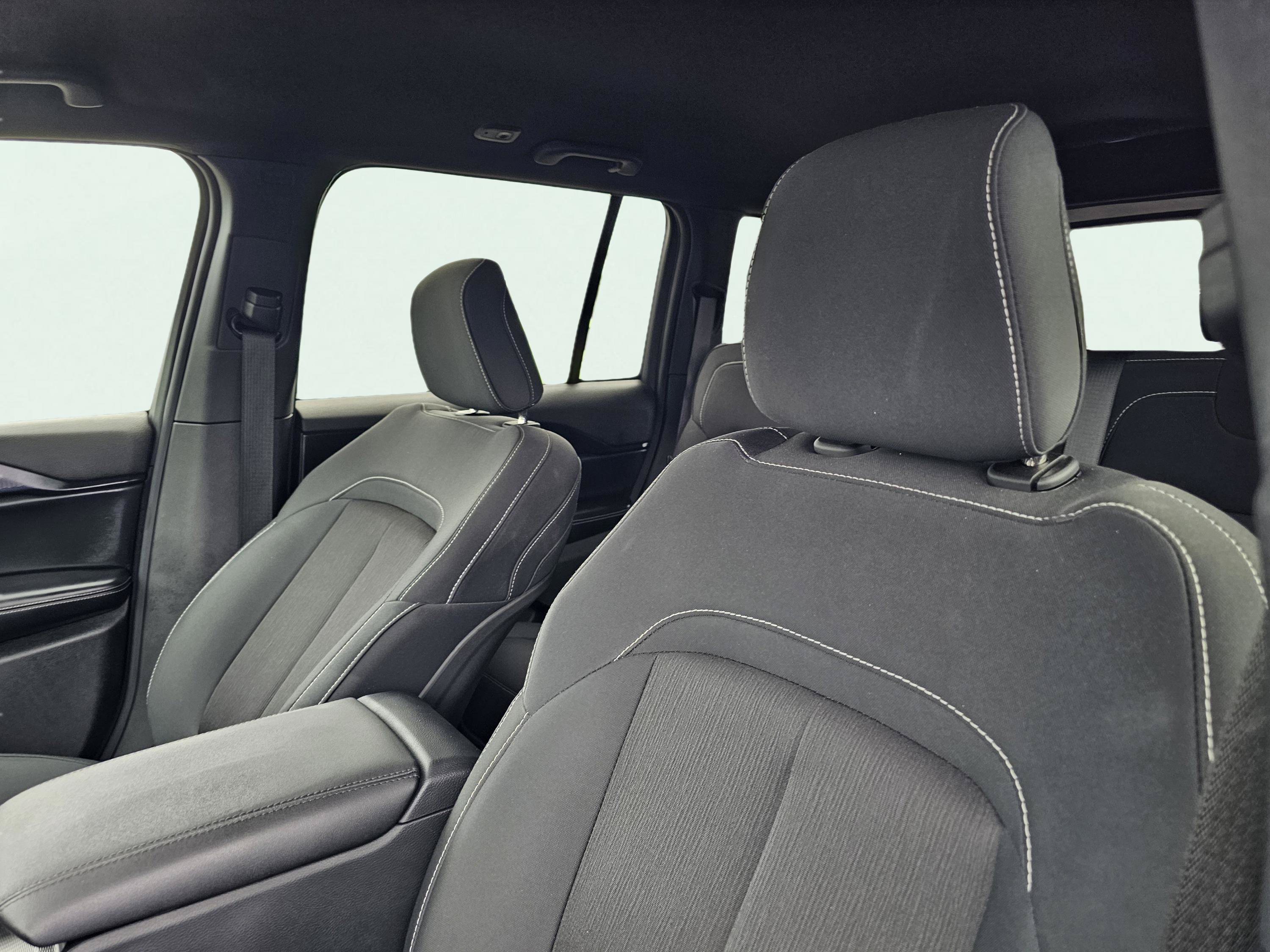 Used 2024 Jeep Grand Cherokee Laredo RWD image 18