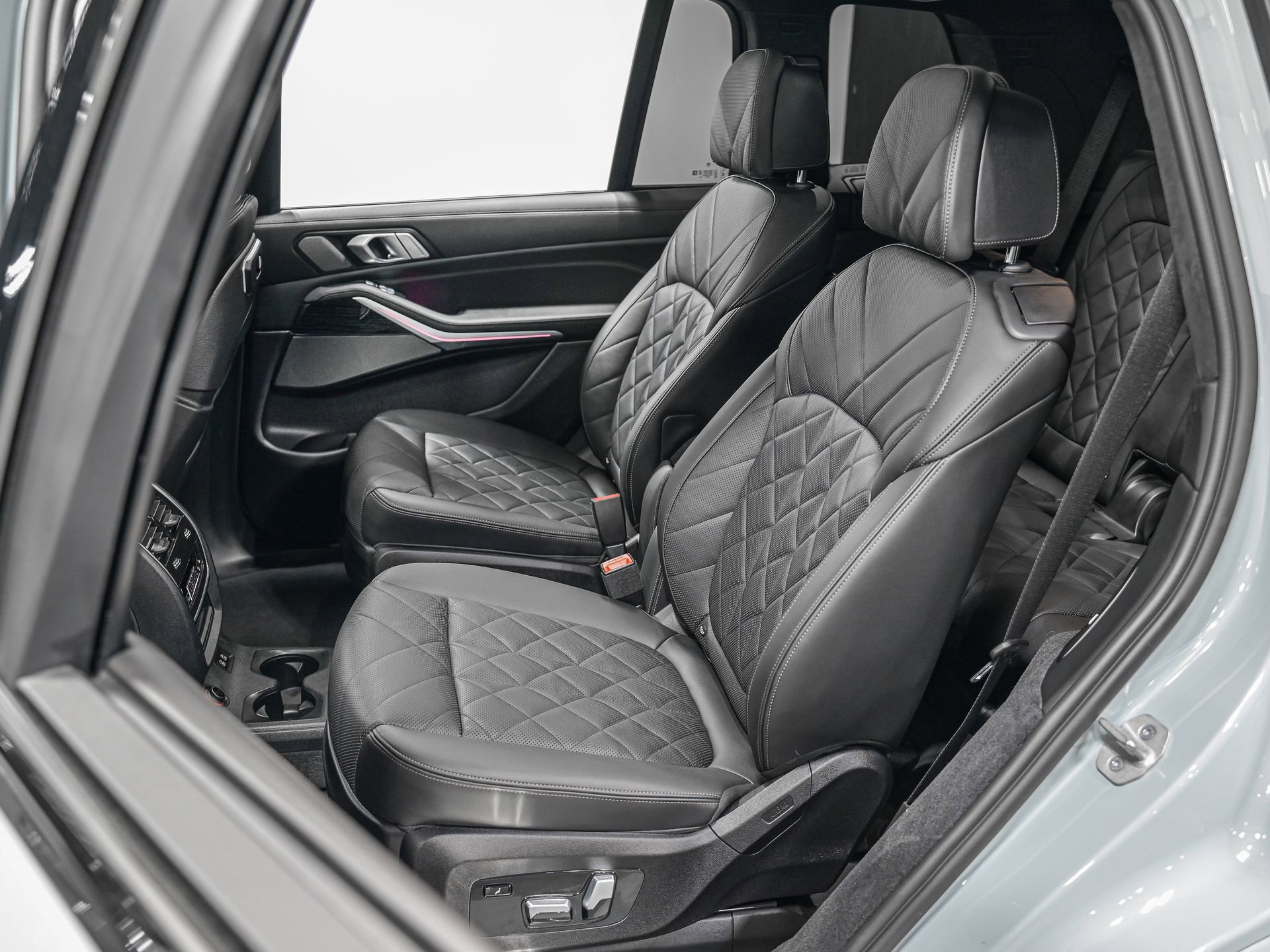 Used 2023 BMW X7 xDrive40i w/ M Sport Package image 28