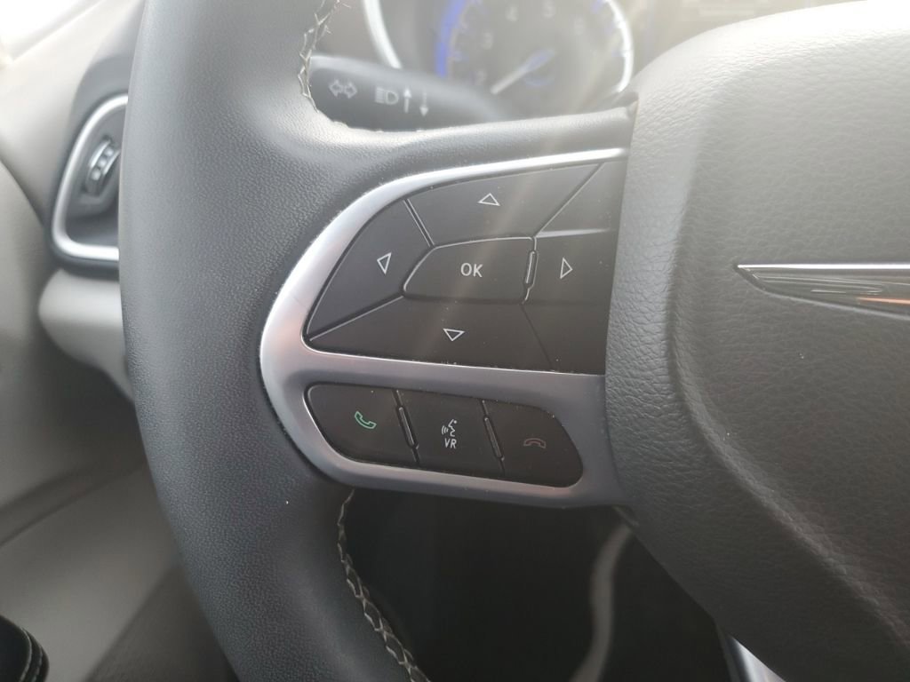 Used 2022 Chrysler Voyager LX image 13