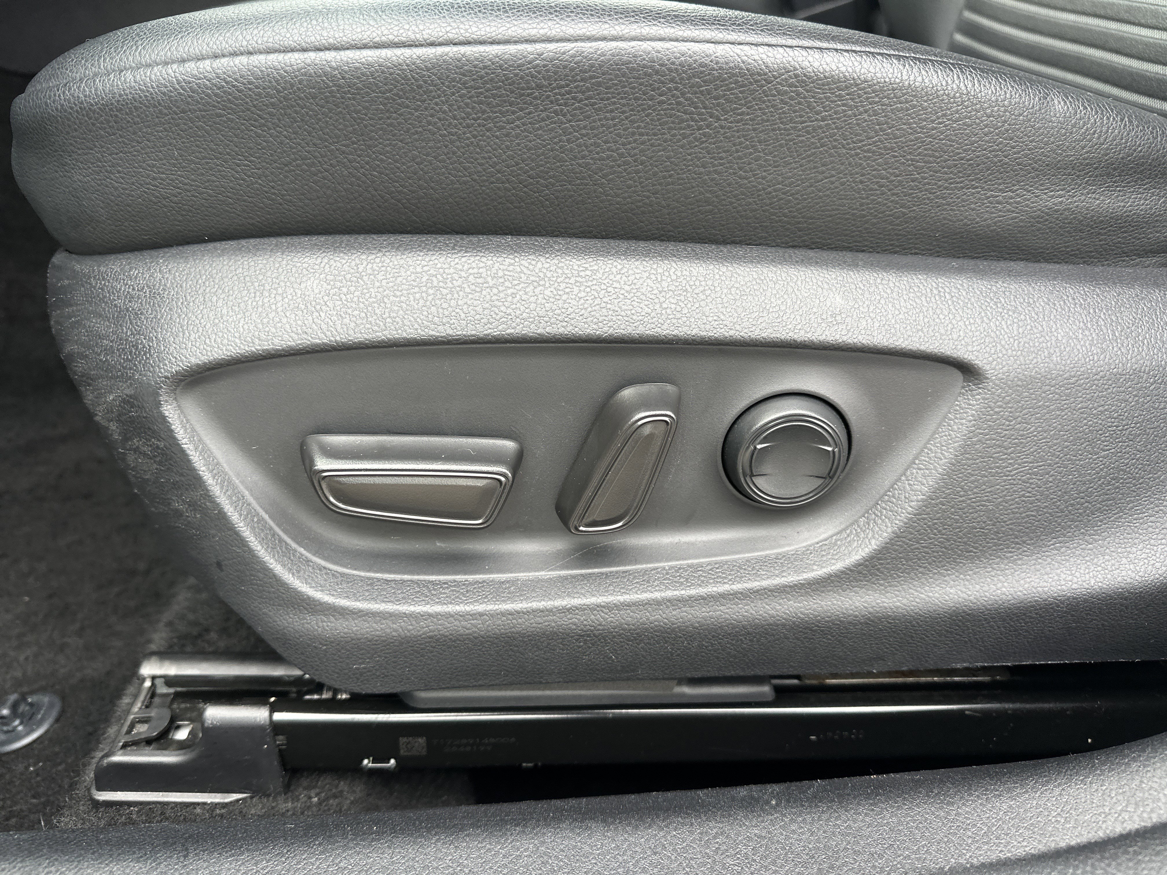 Used 2018 Toyota Camry SE image 10