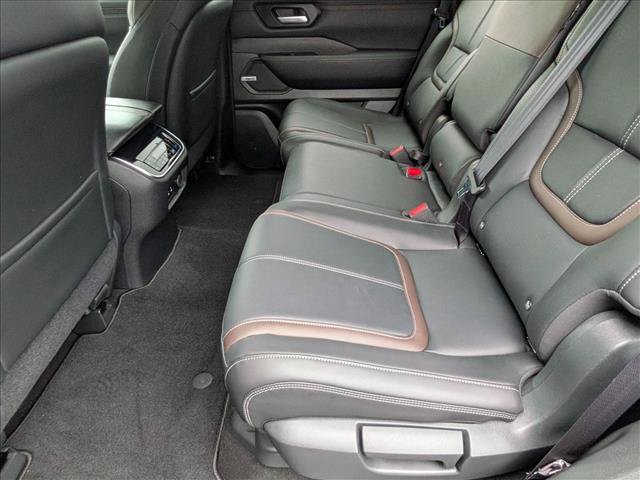 Used 2025 Nissan Armada SL w/ Convenience Package RWD image 18