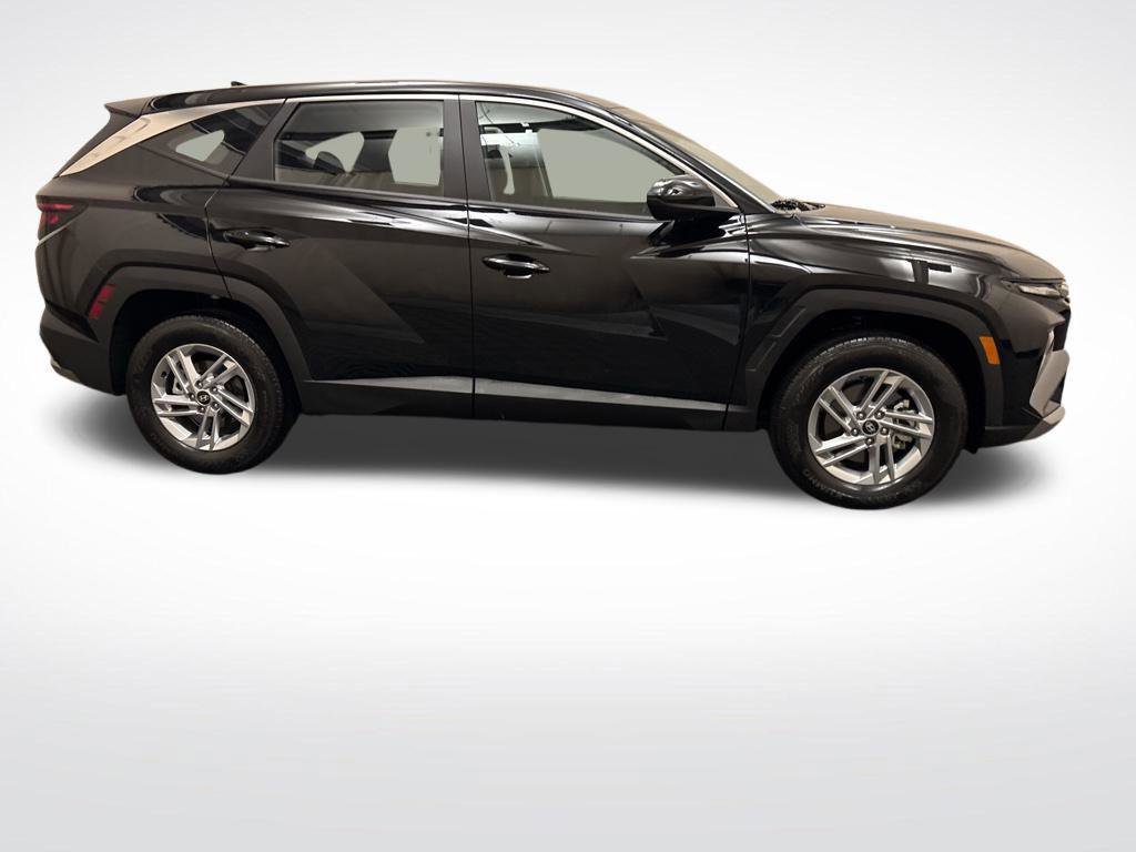 New 2025 Hyundai Tucson SE image 4