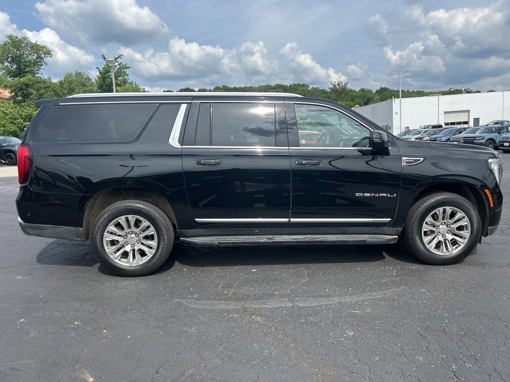 Used 2025 GMC Yukon XL Denali AWD/4WD image 4
