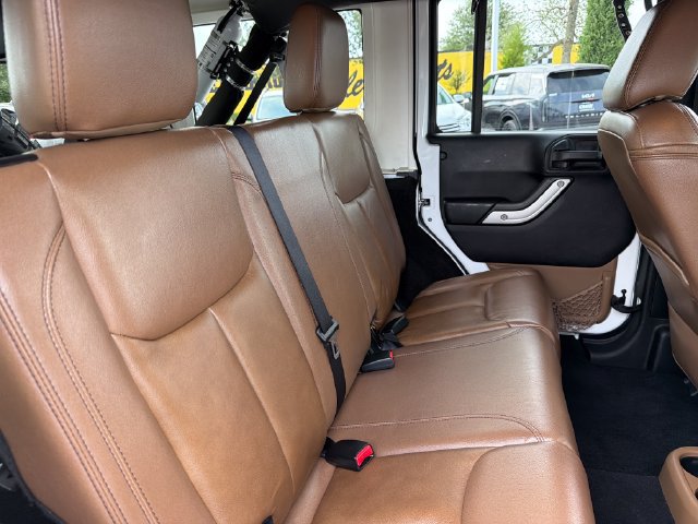 Used 2014 Jeep Wrangler Unlimited Rubicon w/ Connectivity Group AWD/4WD image 28