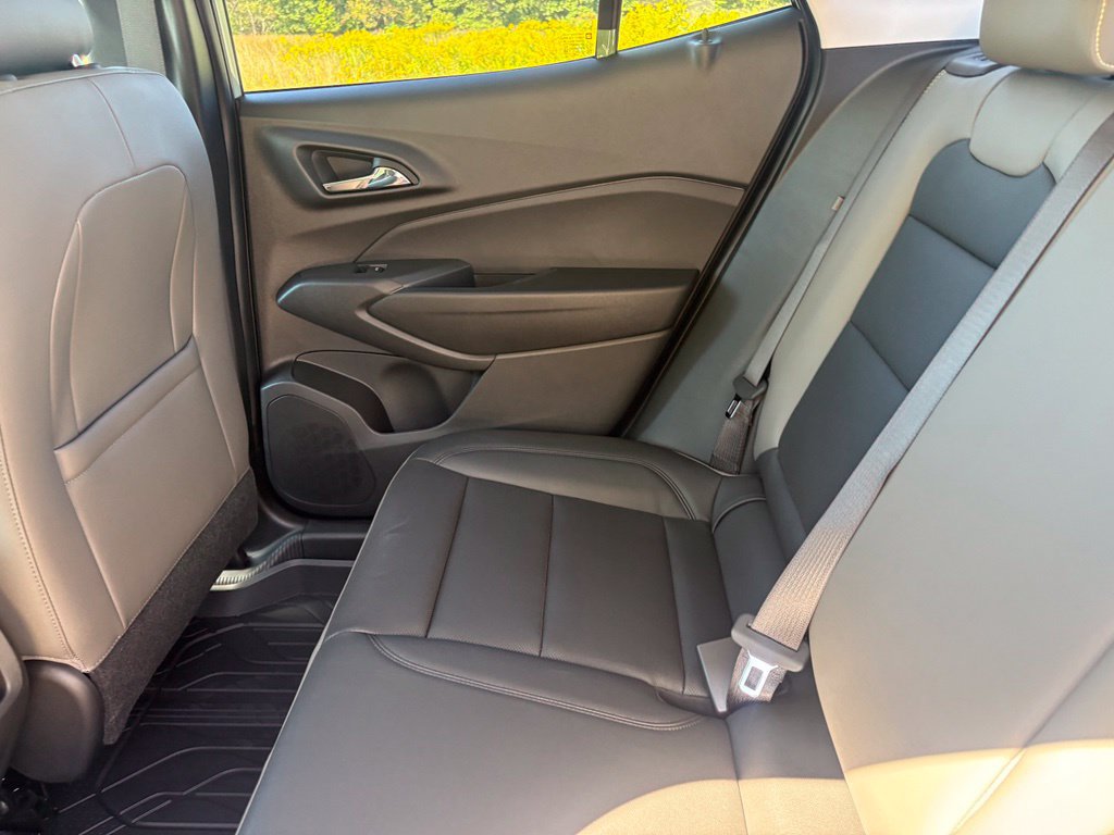 New 2026 Chevrolet Trax ACTIV w/ Sunroof Package FWD image 43