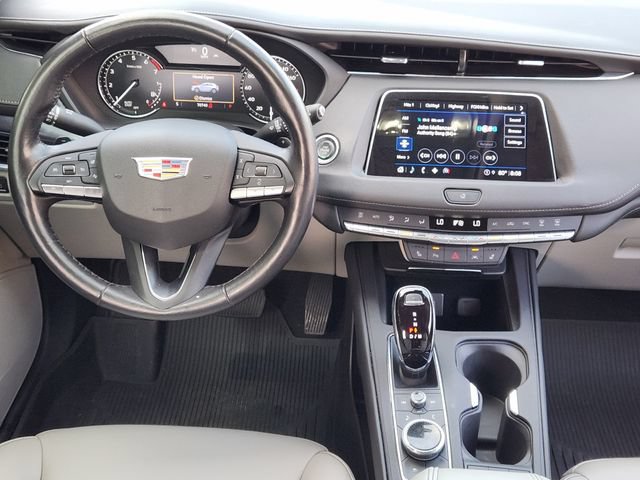 Used 2023 Cadillac XT4 Luxury w/ Cold Weather Package FWD image 28