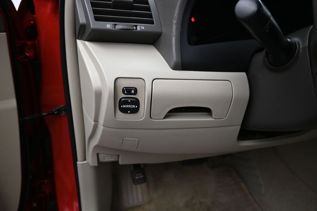 Used 2009 Toyota Camry LE FWD image 12