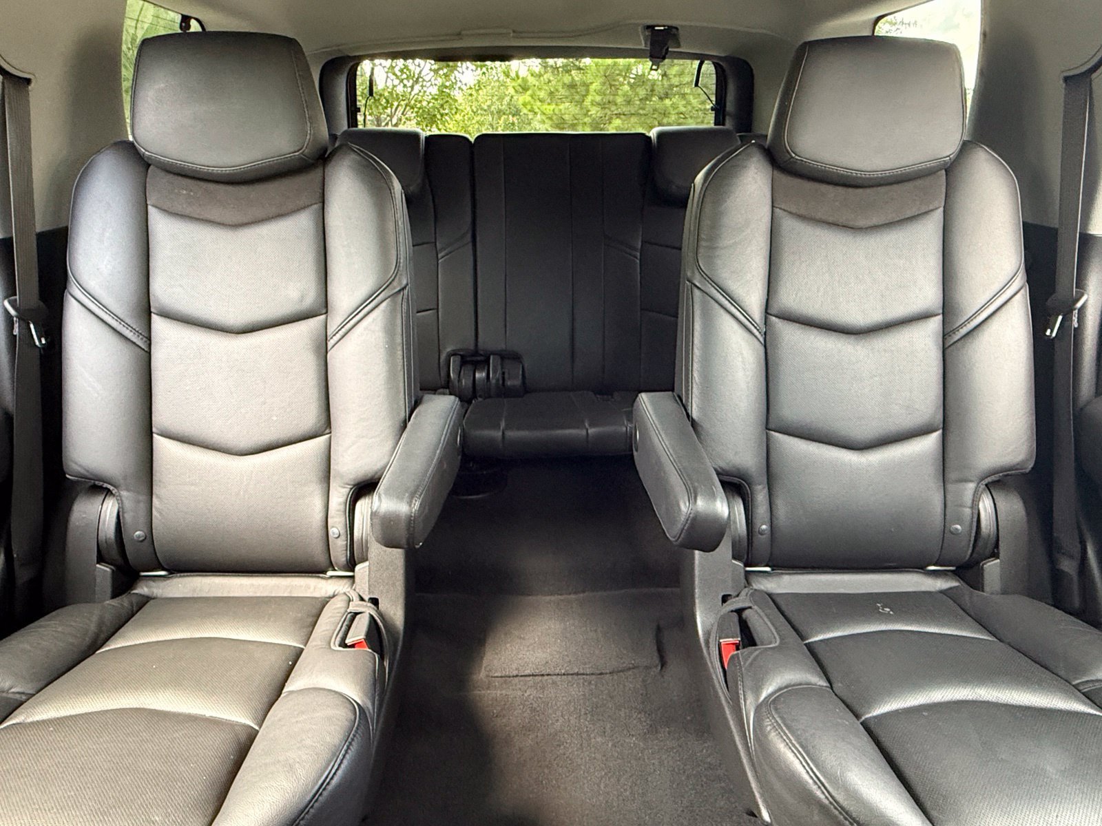 Used 2016 Cadillac Escalade Luxury AWD/4WD image 42