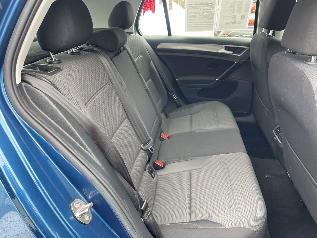 Used 2017 Volkswagen Golf S image 22