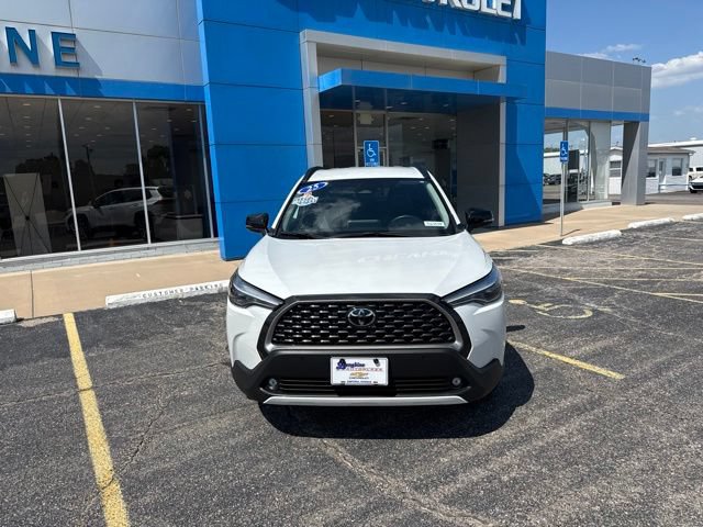 Used 2025 Toyota Corolla Cross XLE FWD image 2