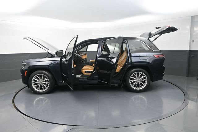 Used 2022 Jeep Grand Cherokee Summit w/ Luxury Tech Group V AWD/4WD image 7