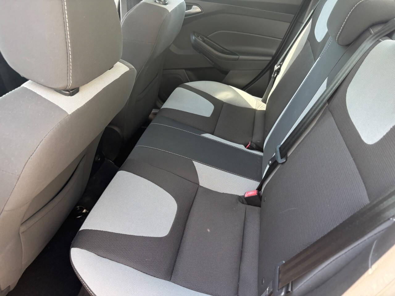 Used 2014 Ford Focus SE w/ SE Sport Package FWD image 12