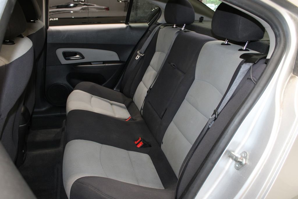 Used 2014 Chevrolet Cruze LS image 10