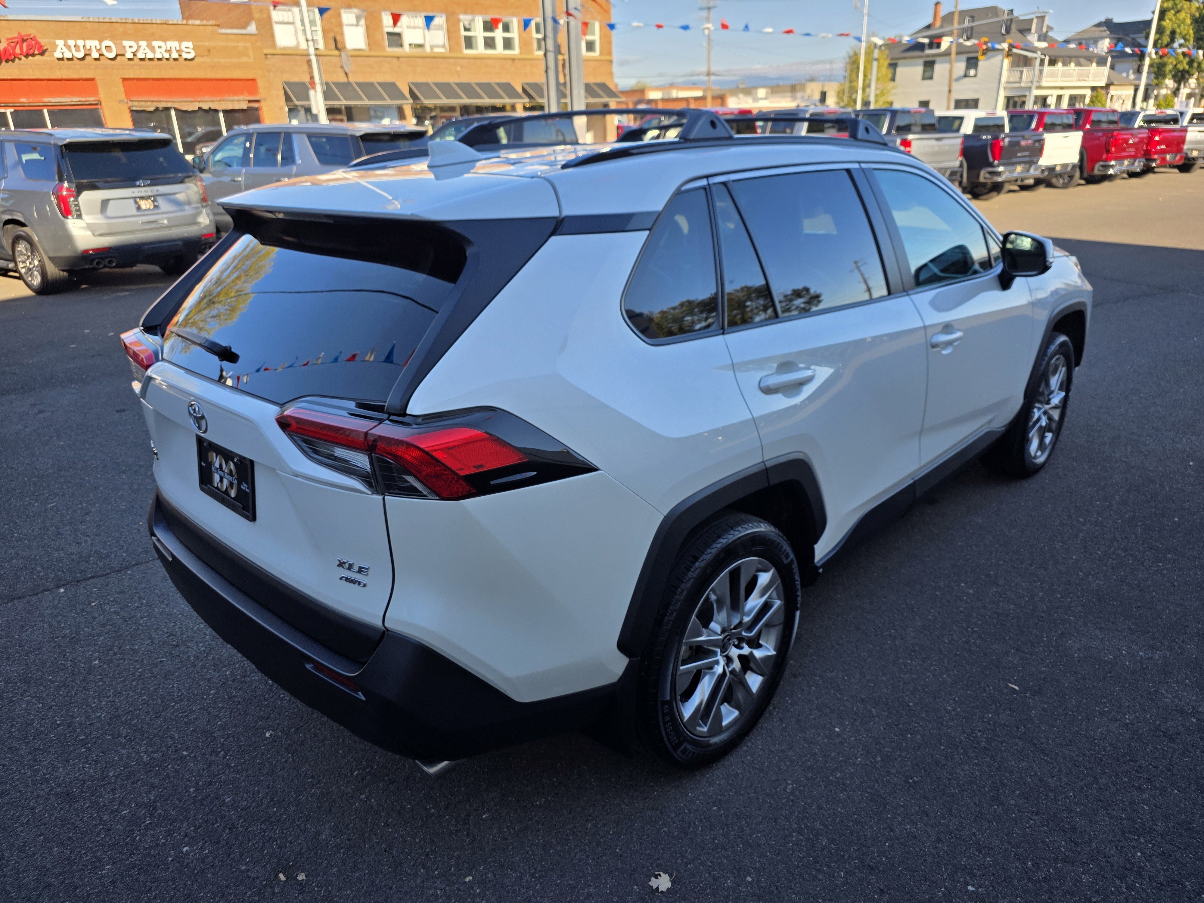 Used 2021 Toyota RAV4 XLE Premium image 31