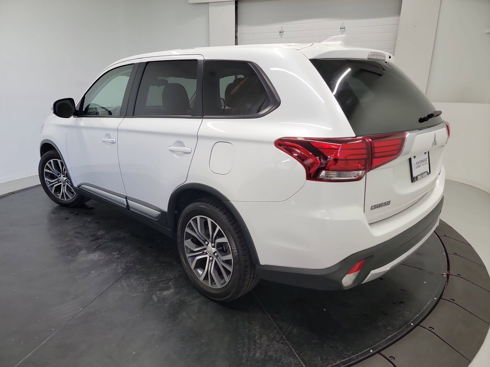 Used 2018 Mitsubishi Outlander ES AWD/4WD image 6