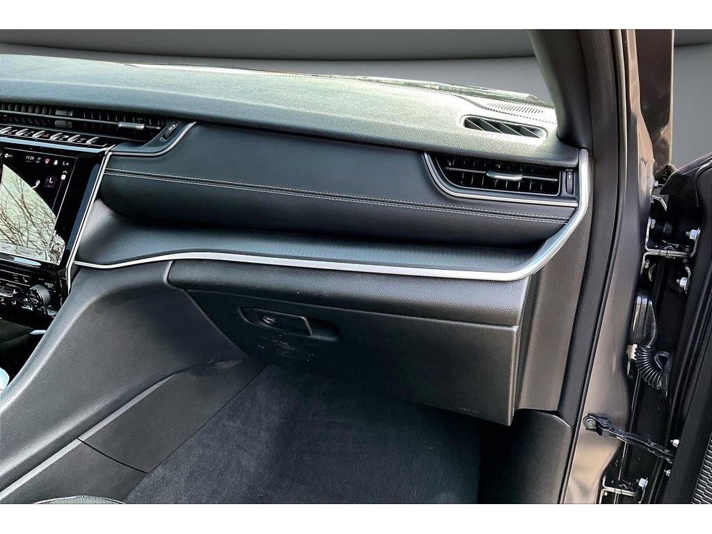 Certified 2025 Jeep Grand Cherokee Altitude image 18