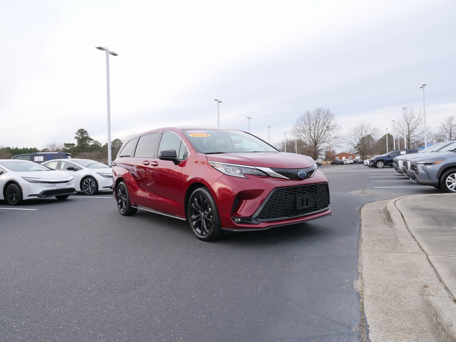 Used 2023 Toyota Sienna XSE image 10