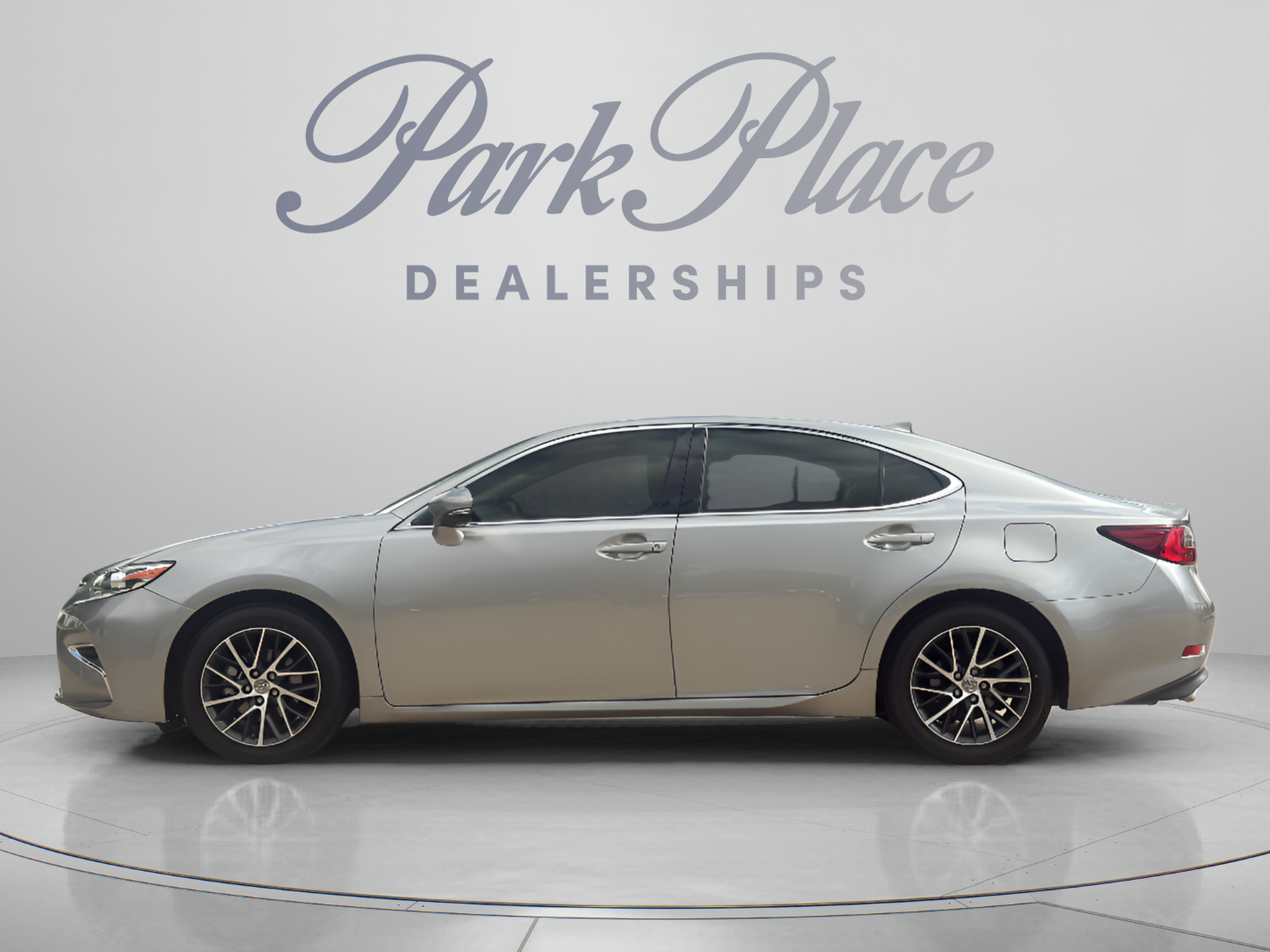 Used 2016 Lexus ES 350 w/ Luxury Package w/Wood Trim FWD image 2