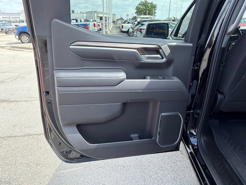 Used 2025 Chevrolet Silverado 1500 RST AWD/4WD image 17