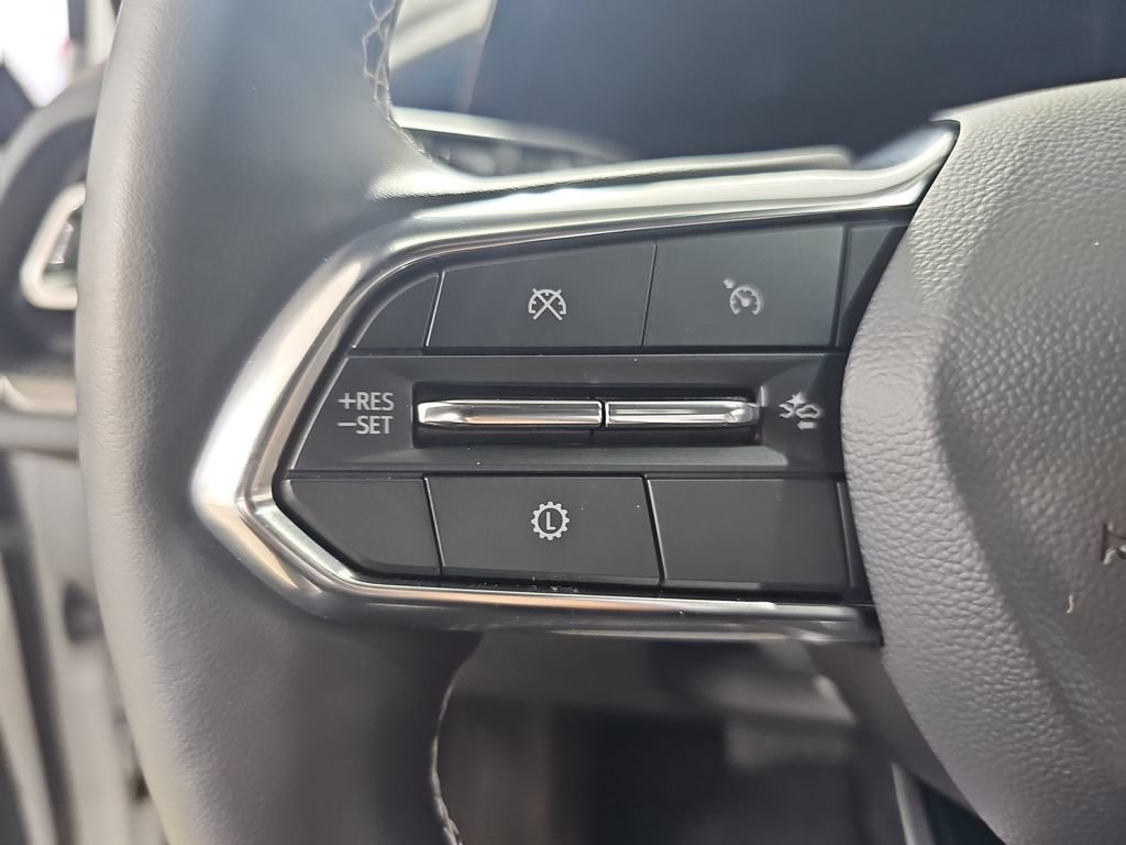 Used 2025 Chevrolet Traverse LT FWD image 25