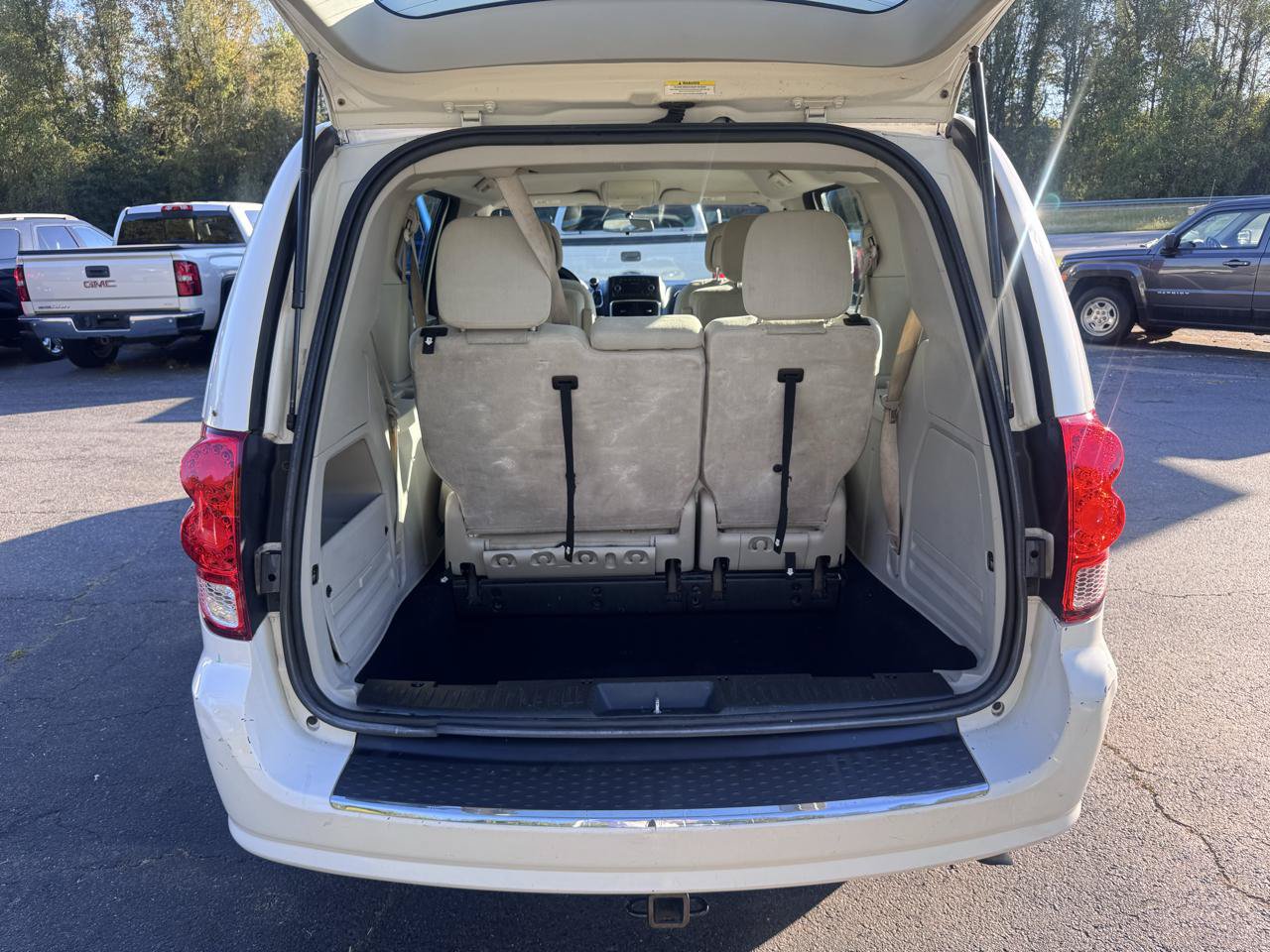 Used 2012 Dodge Grand Caravan American Value Package FWD image 21