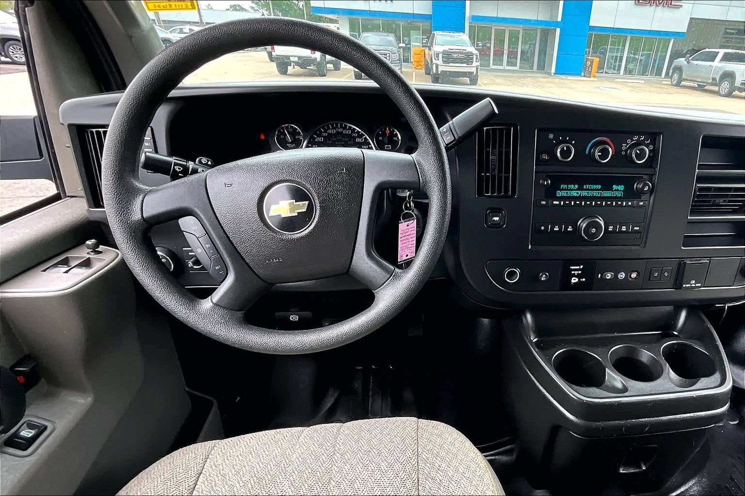 Used 2025 Chevrolet Express 2500 LT w/ LT Preferred Equipment Group RWD image 5