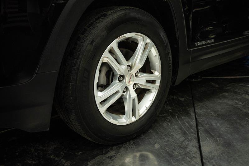 Used 2021 GMC Terrain SLE w/ LPO, Floor Liner Package FWD image 3