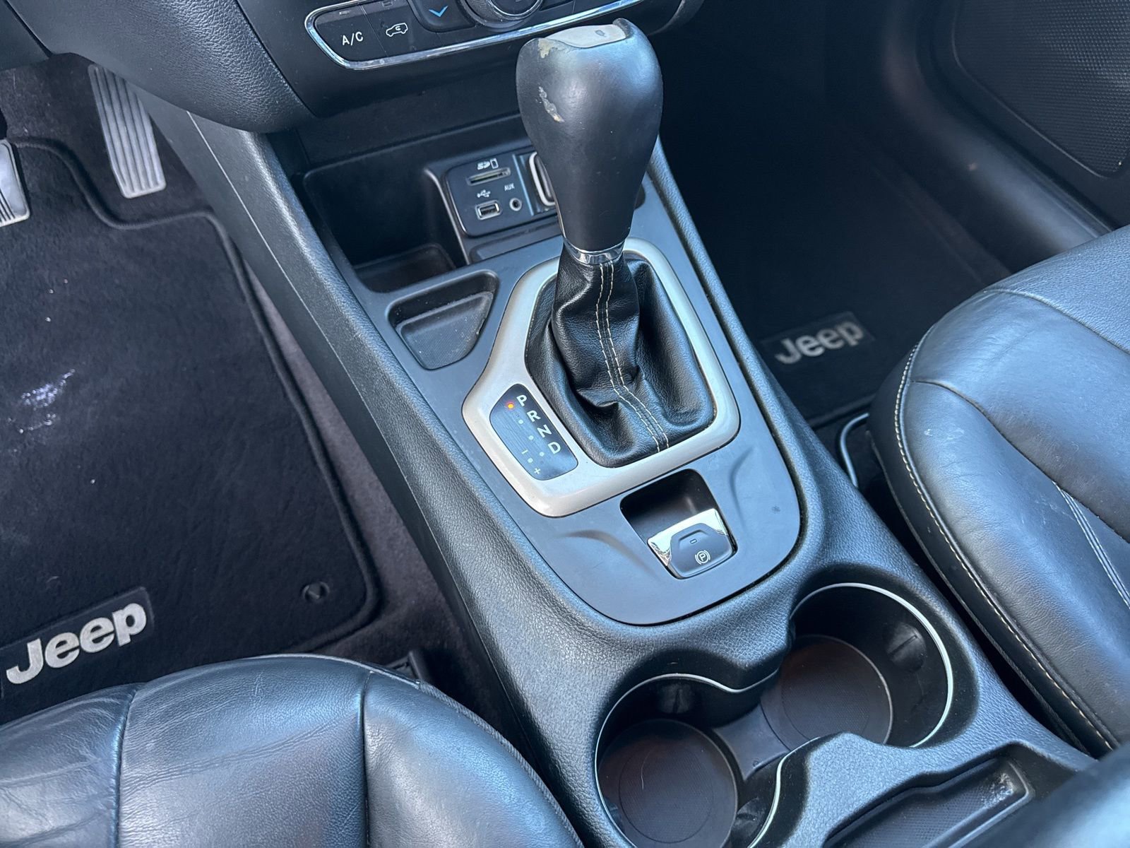 Used 2016 Jeep Cherokee Limited image 25