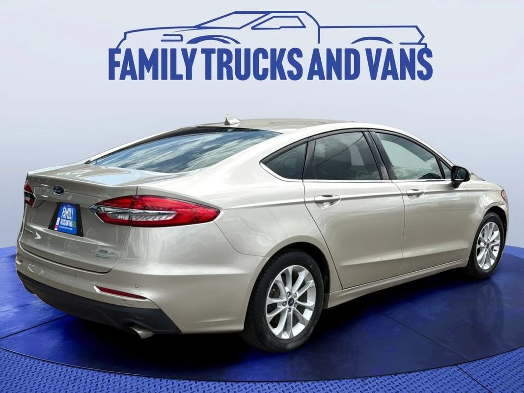 Used 2019 Ford Fusion SE FWD image 4