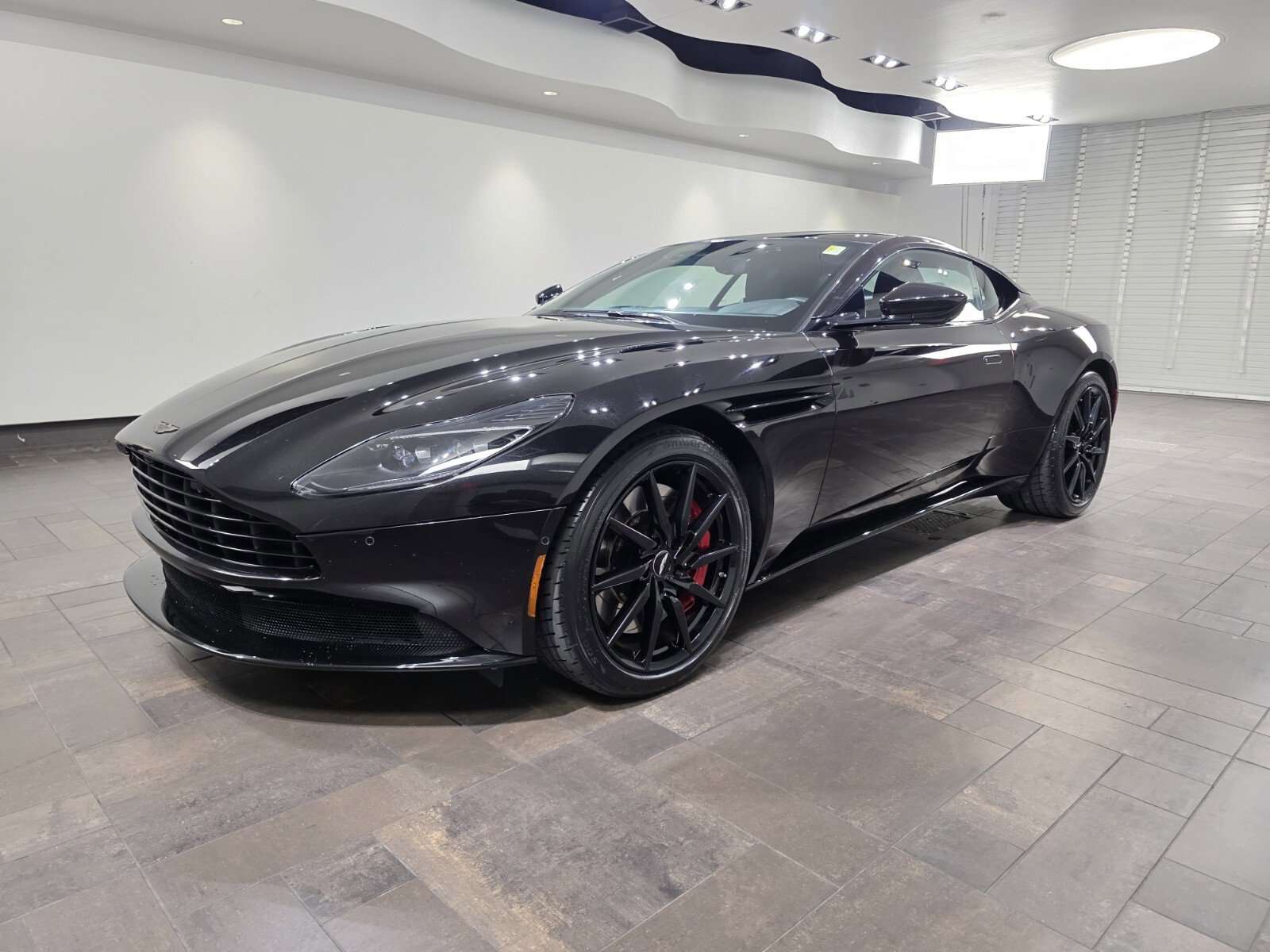 Used 2021 Aston Martin DB11 Coupe image 26