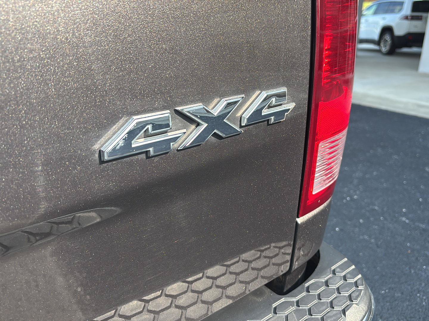Used 2021 RAM 1500 Classic SLT AWD/4WD image 5
