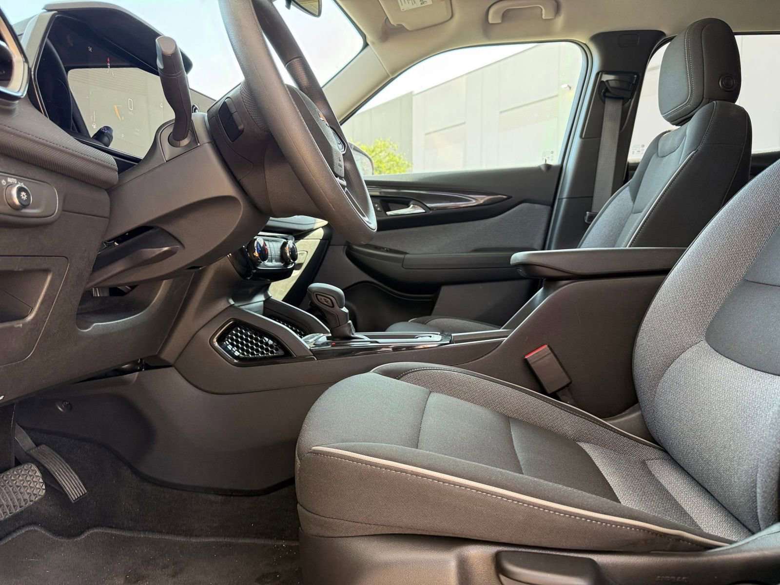 Used 2025 Chevrolet TrailBlazer LT FWD image 27