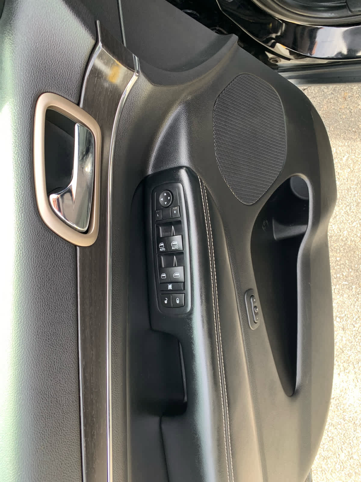 Used 2017 Jeep Grand Cherokee Limited image 13