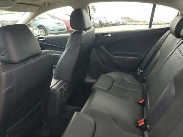 Used 2007 Volkswagen Passat Wolfsburg Edition FWD image 7