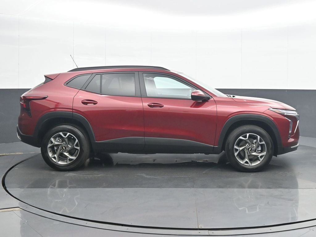 Used 2025 Chevrolet Trax LT w/ LT Convenience Package FWD image 7