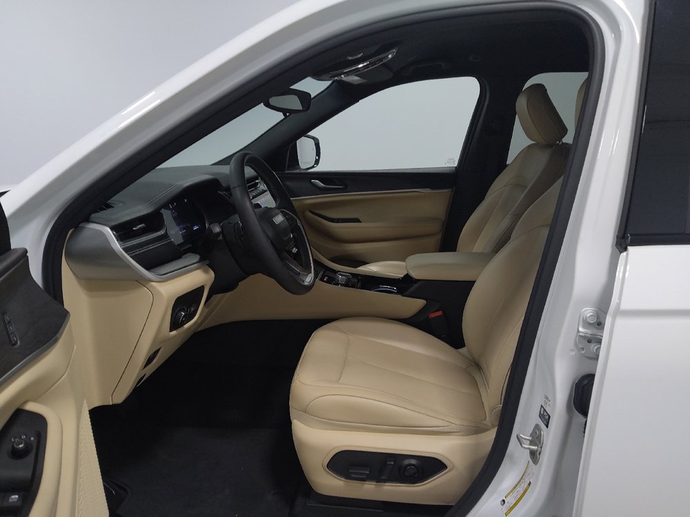 Used 2023 Jeep Grand Cherokee Limited AWD/4WD image 17