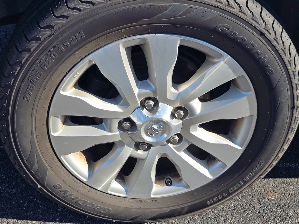 Used 2018 Toyota Sequoia Platinum AWD/4WD image 9